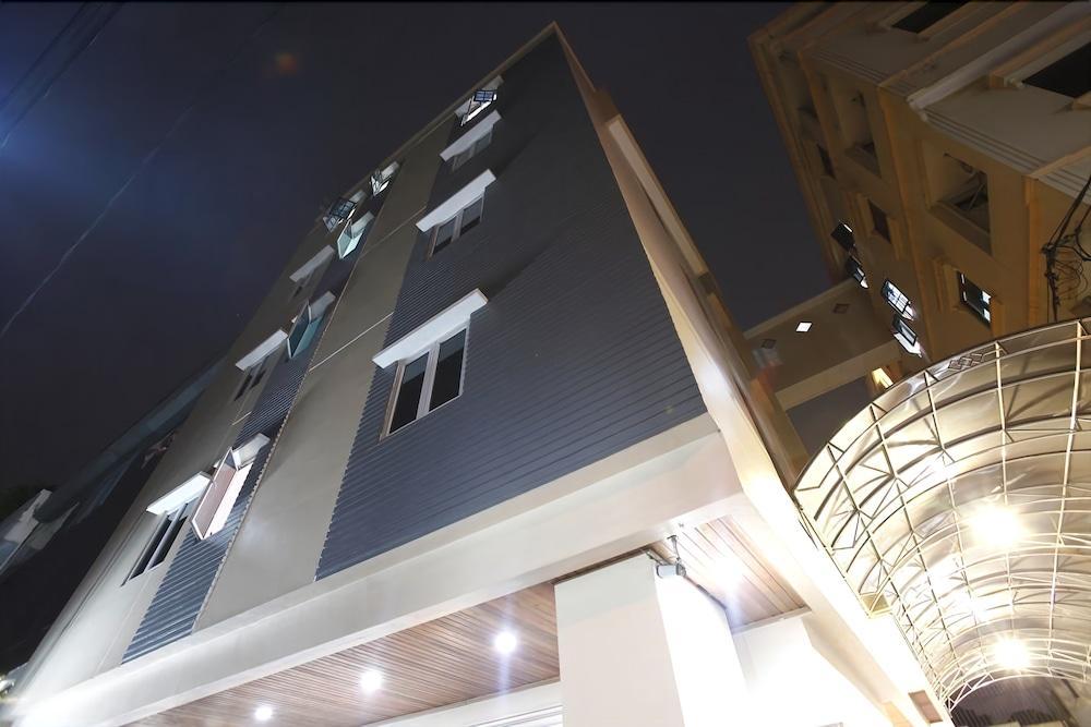 Newton Residence Giacarta Esterno foto